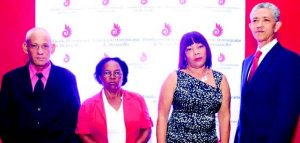 FDD premia a microempresarios; afirma creció 14% en 2016