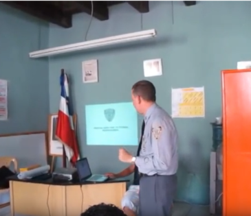 PN dicta charla a Jovenes